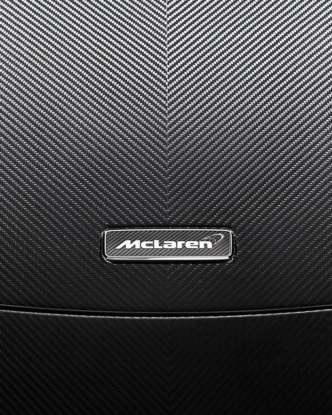 McLaren Automotiveのインスタグラム：「Take a closer look at the exposed carbon on this 675LT Spider. #McLaren675LTSpider #McLarenAutomotive #CarsofInstagram」