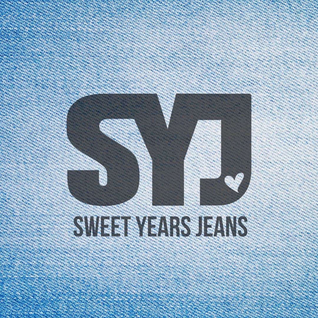 スイートイヤーズのインスタグラム：「SWEET YEARS JEANS 💙 We are back!  . . #sweetyears #sweetyearsjeans #ss23 #ss23collection #denim #jeans #nonsivivesenzacuore」