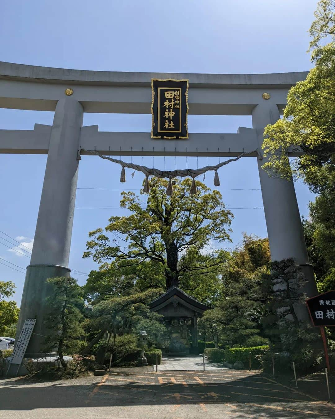 山名文和さんのインスタグラム写真 - (山名文和Instagram)「昨日急遽休みなって 急遽行った神社  ほんまに行って良かった！  まっじで最高やった！  むちゃくちゃよかった！！  #香川 #讃岐一宮田村神社  #ここ #エグい」4月17日 22時35分 - fumikazu_yamana