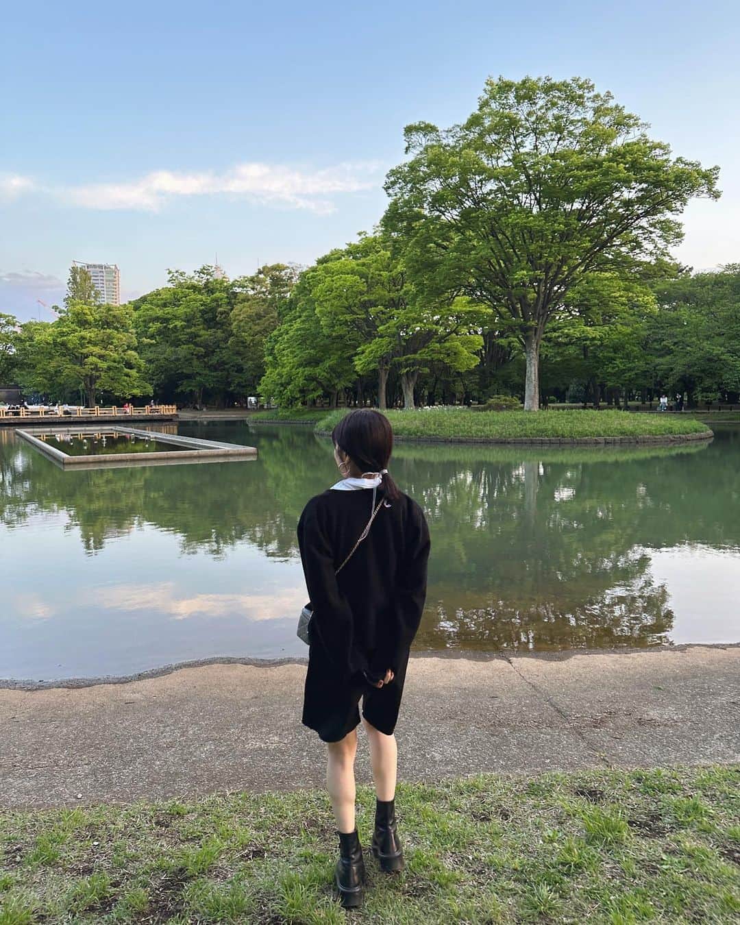 mizukiさんのインスタグラム写真 - (mizukiInstagram)「新宿御苑はお休みだったので 初めての代々木公園🌳⛲️ みどりがたくさんで癒されたね☺️ ㅤㅤㅤㅤㅤㅤㅤㅤㅤㅤㅤㅤㅤ #代々木#代々木公園#お散歩#日韓カップル#한일커플#ボブ」4月17日 22時27分 - mizukidrop