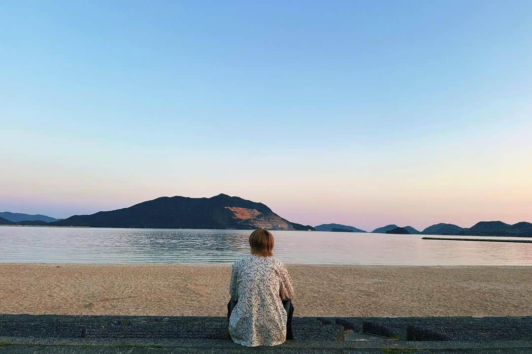 森重秀太さんのインスタグラム写真 - (森重秀太Instagram)「SNSお休みさせていただきありがとうございました。 個人的な話になりますが良かったら読んでください。  2日前、僕の大好きなおばあちゃんが旅立ちました。 僕に人への優しさや愛を教えてくれたのはおばあちゃんでした。 どんな時でも笑顔でどんな時でもポジティブで本当に強い人だった。 憧れの人でした。 悔しくも僕の晴れ舞台を見せることは叶わんやった。 だけど、ずっと側で応援してくれてると思う😊 だから改めてこれからも全力で突っ走っていく。  おばあちゃん、見とってな👊🏻🔥  SNS含めまた再開していきます！ 森重秀太、目標に向かって全力で頑張ります！ どうぞ引き続き応援よろしくお願いいたします！」4月17日 22時30分 - morishige_shuta