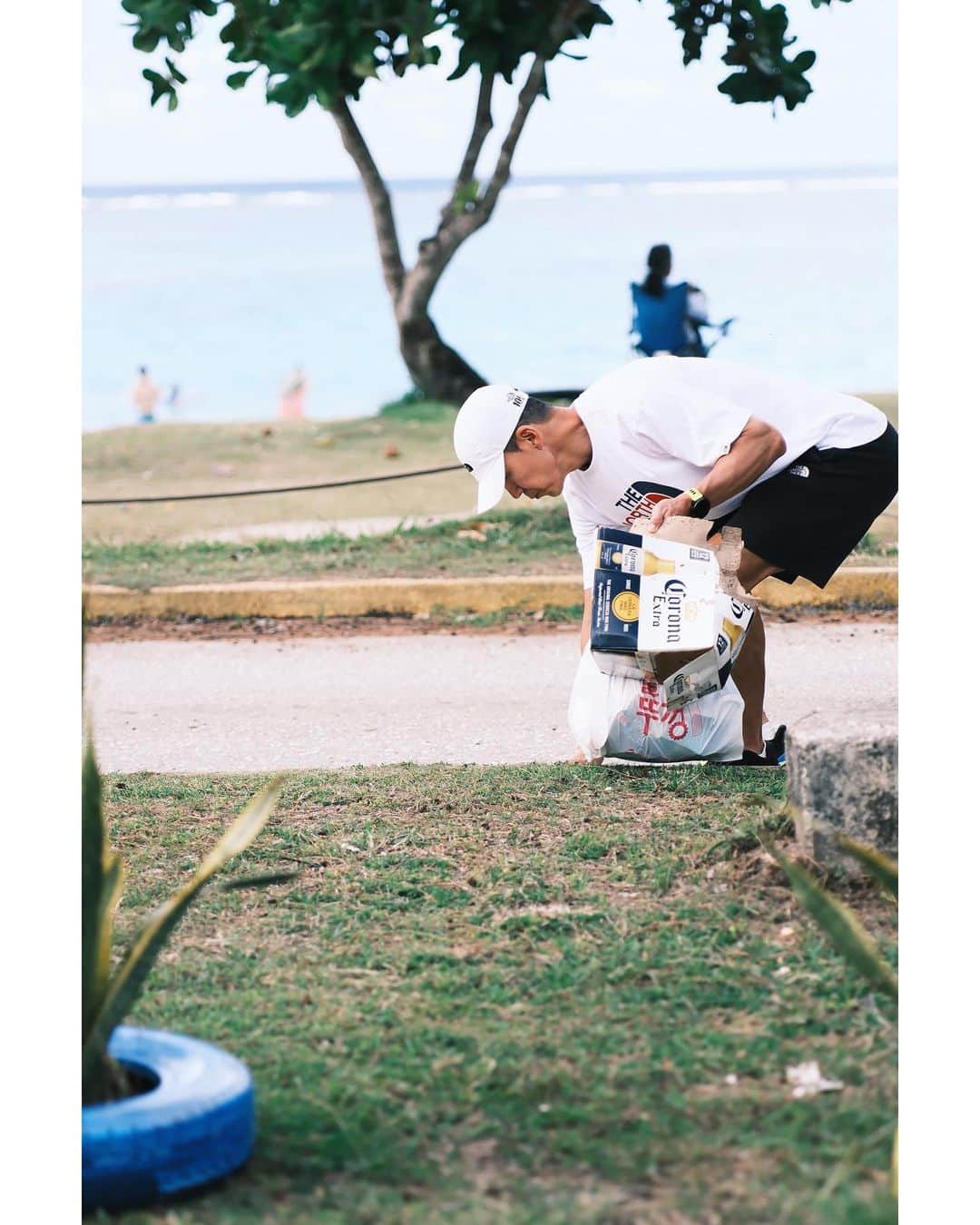 ジヌションさんのインスタグラム写真 - (ジヌションInstagram)「🌴 괌을 떠나기전 아이들과 함께 괌에서 보낸 좋은 시간에 대한 감사의 흔적을 남기고자 해변 줍기잉(beach plogging) #GUAM #plogging #플로깅」4月17日 22時36分 - jinusean3000