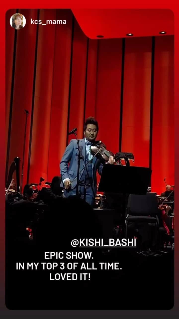 Kishi Bashiのインスタグラム：「It took me a full day to process one of the most enchanting evenings of my career! Thank you Chicago for showing up in full force for a once in a lifetime sound! @chicagophilharmonic and I had the most incredible time.   One of my personal triumphs was hitting this Ab major descending run before the last chorus of “Antichrist” (hitting my low C string for that C minor tonic power) 👌🏼. See you soon! 🥳」
