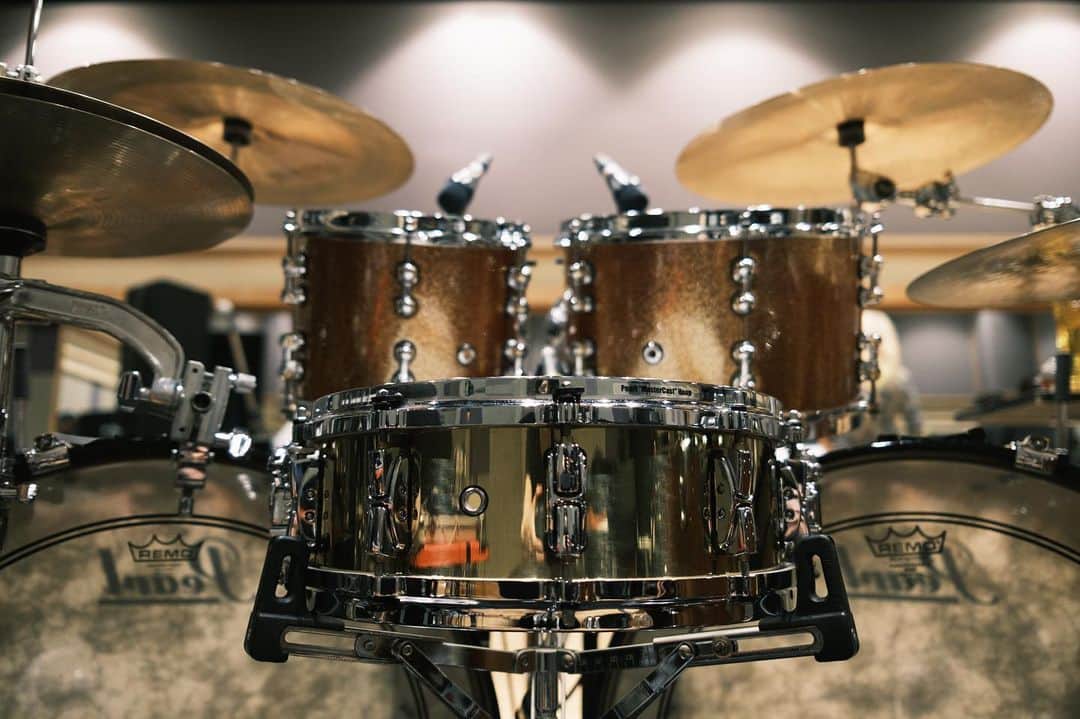 角田美喜のインスタグラム：「激しいリハーサルでした🥁久しぶりのアングルです😊📷 #pearldrums」