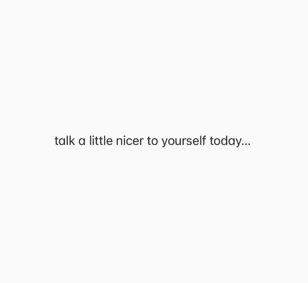 ワカ・フロッカ・フレイムのインスタグラム：「Happiness start with self care and self love!!! tackle ya morning!!!」