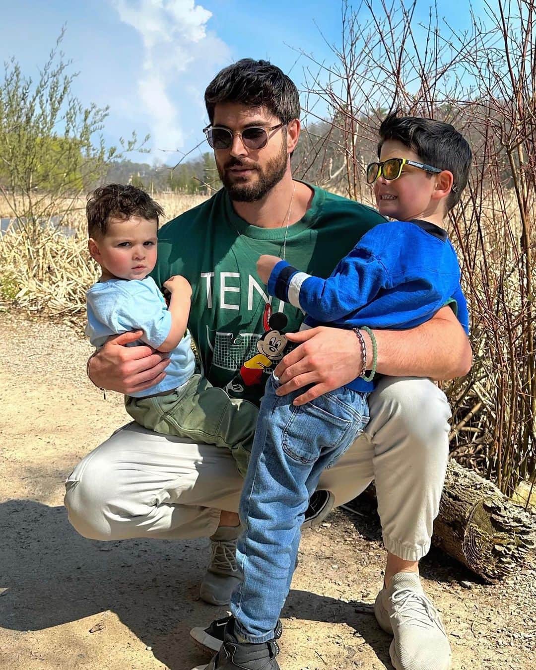 ニック・ベイトマンのインスタグラム：「Crazy to see my sons running down the same trails I grew up playing on. Life moves so fast. Appreciating these moments.」