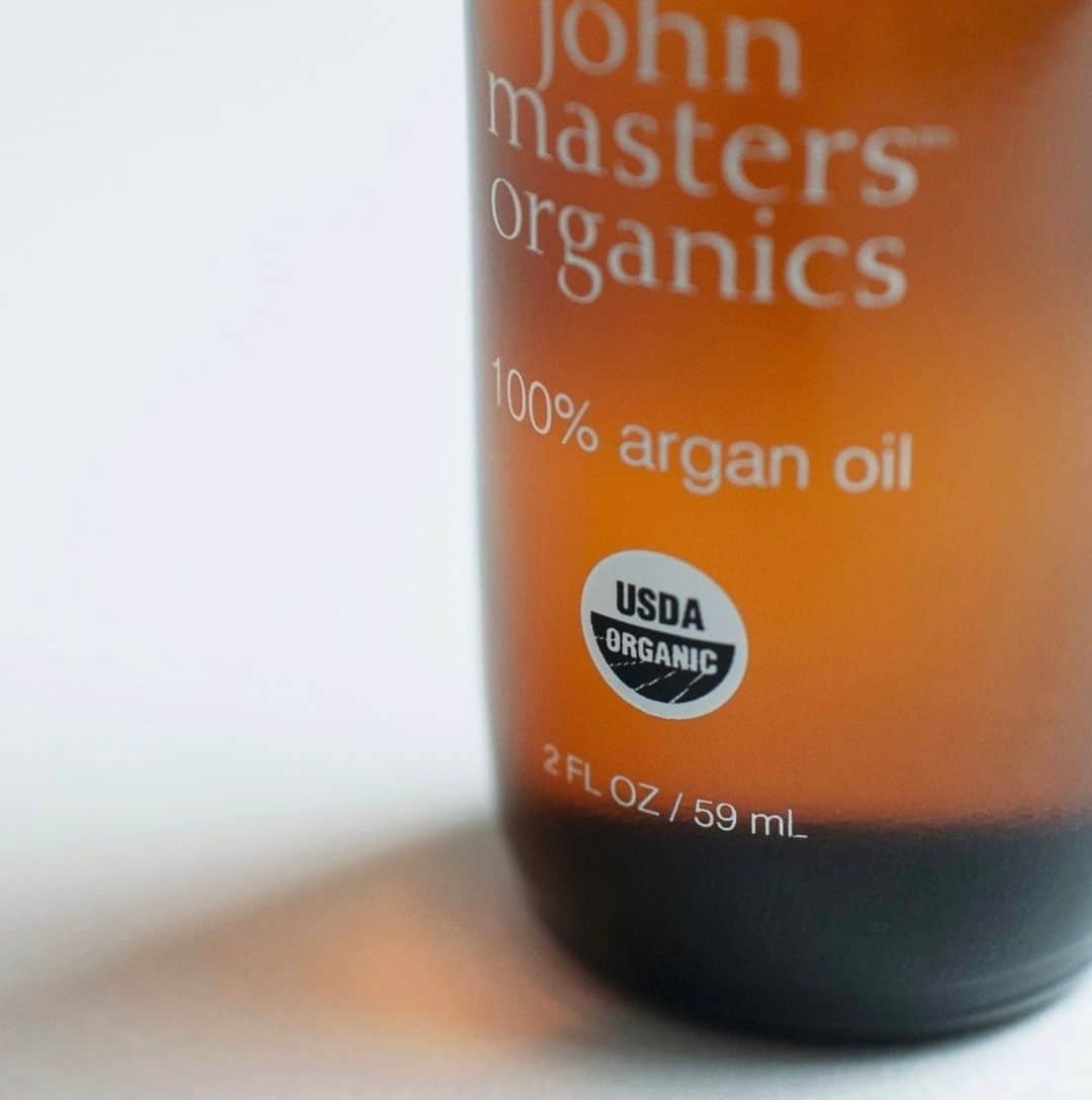 John Masters Organicsのインスタグラム：「John Masters Organics is proud to be cruelty-free and Leaping Bunny Certified, meaning that no animal testing is conducted during any stage of product development. 🐰⁠ ⁠ Additionally, we're proud to offer a selection of products that have been certified by both USDA-Organic and COSMOS-Organic. 🌱⁠ ⁠ Use the link in our bio to shop now with 25% off or to learn more about our certified selections. 🤍  @leapingbunnyprogram @usdagov」