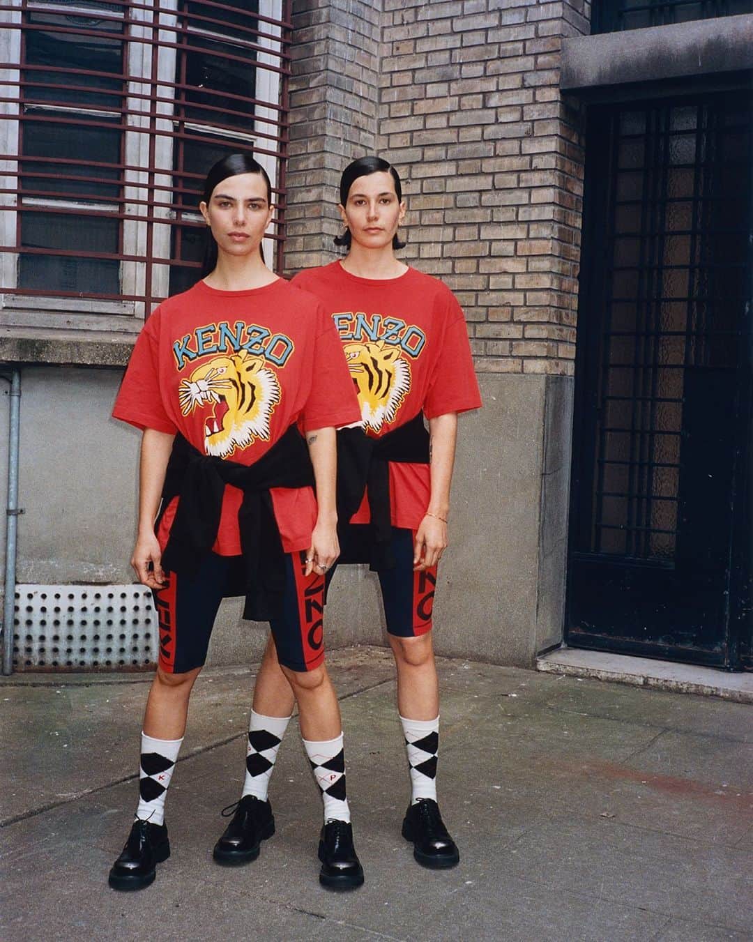 ケンゾーのインスタグラム：「Flourishing on the Spring-Summer 2023 collection by @Nigo, KENZO Varsity Jungle captivates with unique craftmanship and iconic prints. Shop now unique pieces on KENZO.COM」