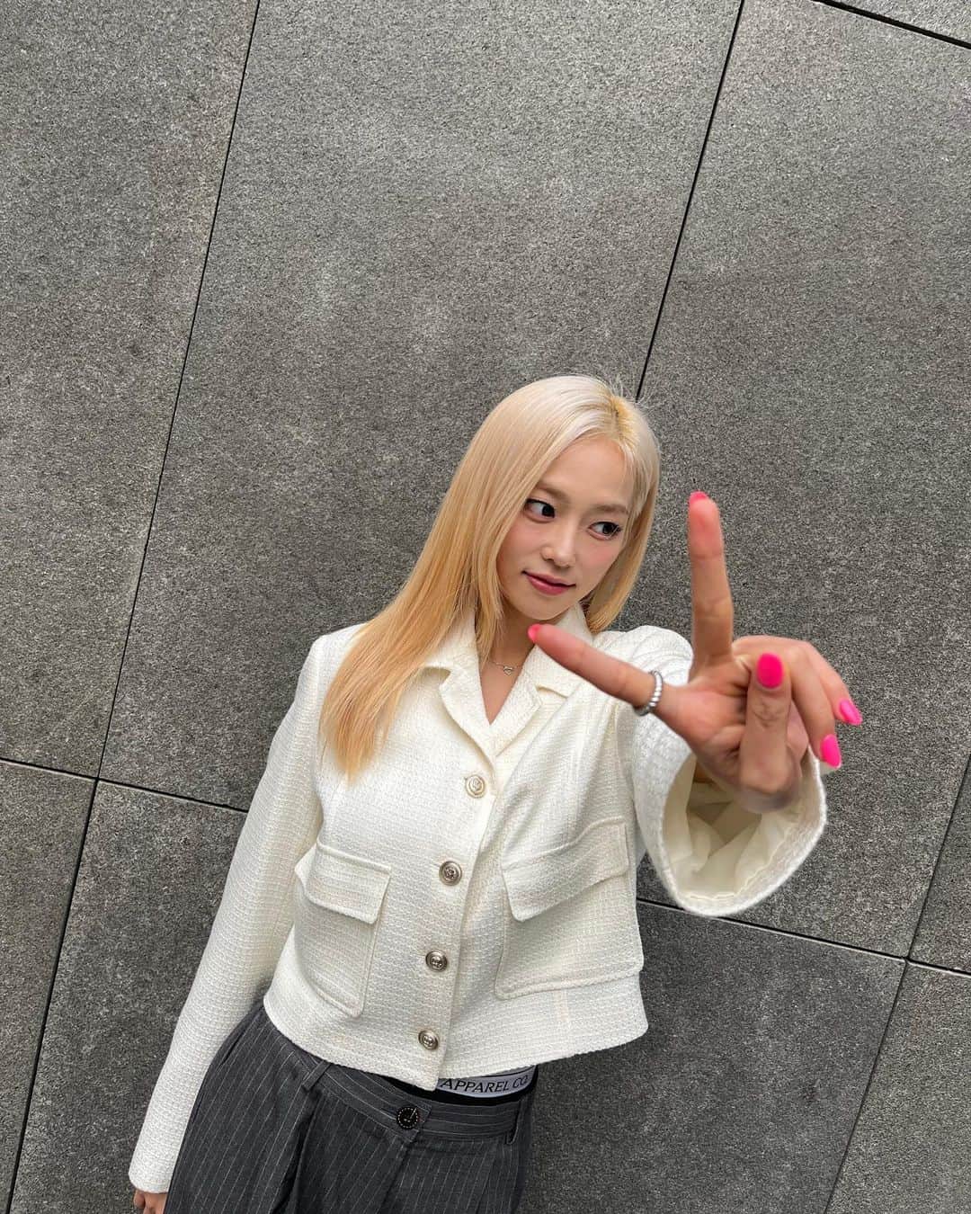 のインスタグラム：「퇴-근✌️」