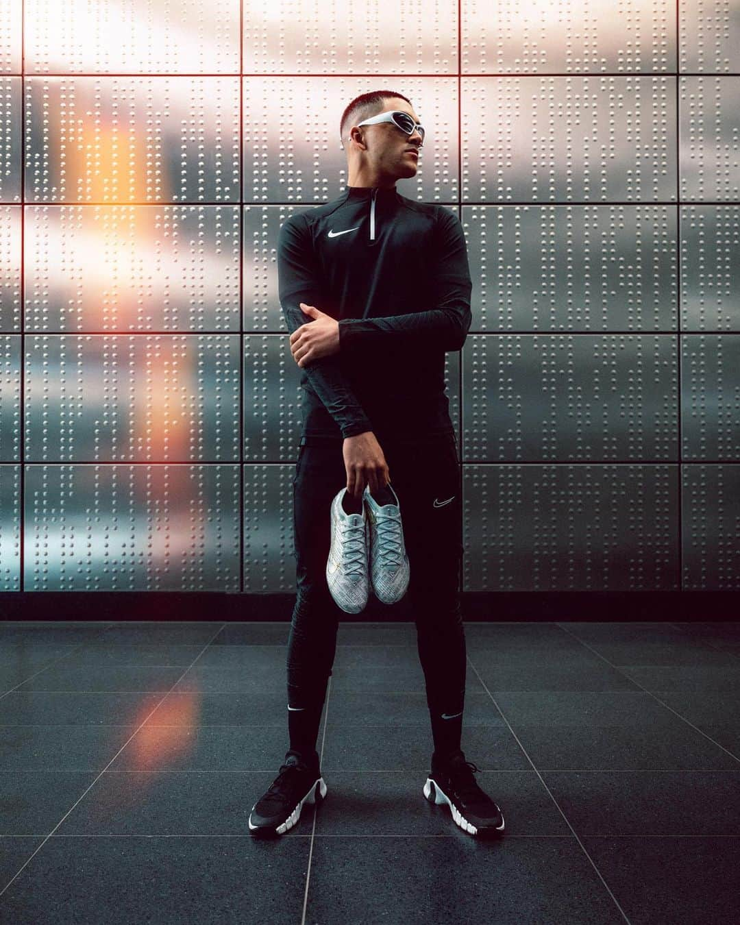 ナディアム・アミリのインスタグラム：「Faster than shades 🕶 #NikeFootball #11teamsports #MercurialXXV」