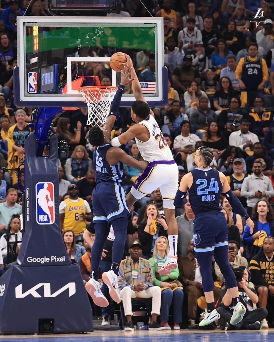 Los Angeles Lakersさんのインスタグラム写真 - (Los Angeles LakersInstagram)「Energy is 🆙」4月17日 23時07分 - lakers
