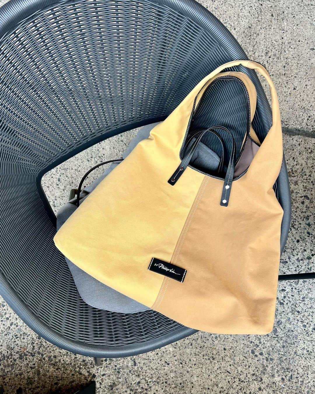 伊藤千晃さんのインスタグラム写真 - (伊藤千晃Instagram)「最近、new bagが増えまして☺️ ⁡ @31philliplim  のbagをお誕生日プレゼントでいただきました❣️❣️ ⁡ 一泊の旅行とか、 地方に仕事行く時とか、 飛行機への持ち込みバッグとしても、 大きいサイズのものが欲しくてこのバッグを狙ってたから、 本当に嬉しい✨🥺💕 ⁡ もうすでに大活躍です！ ありがとう✨ ⁡ #大きめバッグ  #ありがとう」4月17日 14時43分 - kikichiaki