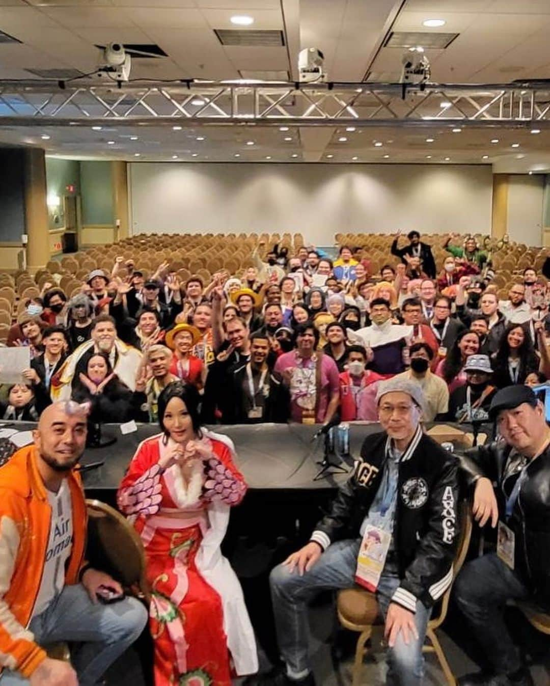 澁谷果歩さんのインスタグラム写真 - (澁谷果歩Instagram)「I helped bring animators from One Piece to Anime Los Angeles this year❣️  It was fantastic working with them, even though I was once again asked to step in to translate both sides by the event when a panel I was emceeing started... but unlike the other con, they apologized sincerely and offered to compensate for the last minute favor that's difficult to say no from guest to organizer😊  ワンピースのアニメーター様方をLAのイベントへお招きし、MCをさせていただきました！（通訳さん不在の場面があり急遽そちらも‥💦）」4月17日 14時50分 - shibukaho