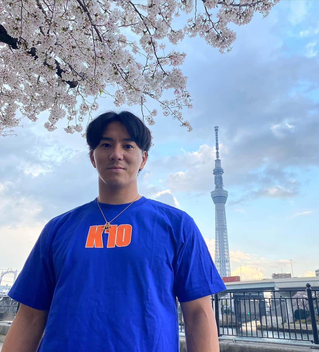 堀米航平のインスタグラム：「.  昨日は僕のTシャツを沢山見つけることが出来ました！ グラウンドからもよく見えます😆  今シーズン最後の試合はゴメスグッズを持って応援してほしいです！ 応援が力になります！！！  また公式LINE等で告知します📣  #ゴメス  #桜  #リーグワン」