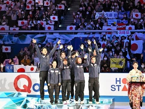 村元哉中さんのインスタグラム写真 - (村元哉中Instagram)「World Team Trophy 2023 Team Japan 🇯🇵❤️ チームジャパンの一員になれて最高でした！ 本当にみんなお疲れ様！！！キャプテンかおちゃん、ありがとう！最高のシーズンオフを😆🙌🏻 Amazing week with amazing skaters and friends! Cheers to finishing the season on a high note! Forever grateful! 🫶 So proud to be part of this team!!! 🇯🇵 ⠀⠀⠀⠀ #WTT2023 #teamjapan #kaorisakamoto #maimihara #kazukitomono #shunsato #rikumiura #ryuichikihara  #kanamuramoto #daisuketakahashi」4月17日 16時20分 - k.a.n.a.m.u.r.a