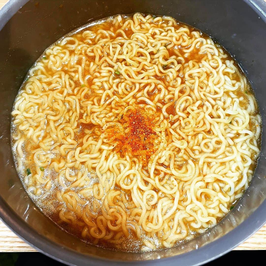 のインスタグラム：「単独ライブ翌日恒例サッポロ一番みそラーメン２個食い。」
