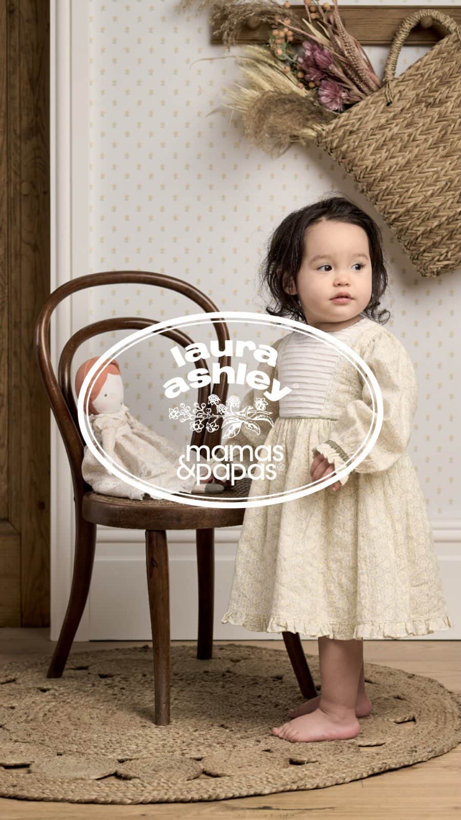 ローラアシュレイのインスタグラム：「It’s here! 🌷 Introducing the Mamas & Papas x Laura Ashley collection ✨  We’ve come together with @lauraashleyuk to create a truly unique and highly covetable collection. Bringing intricate detail and iconic prints to life for 2023, the collection will provide future heirlooms you’ll love now, then save for the next generation.  From pushchairs, nursery interiors, clothing, and soft toys, visit us in-store or click the link in our bio to discover the entire collection 🍃」