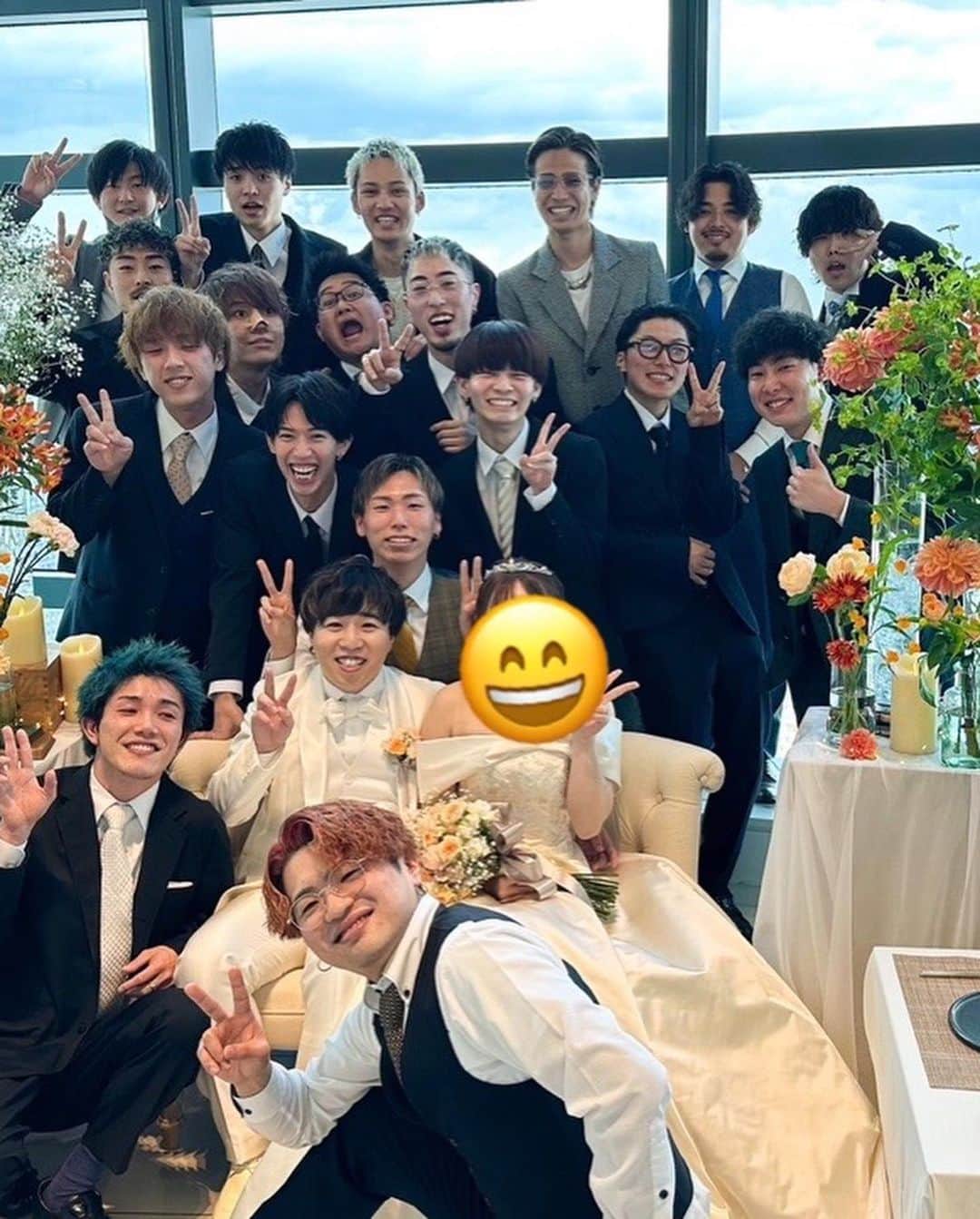 ひろとさんのインスタグラム写真 - (ひろとInstagram)「ストーリーで知ってくれた方も多いと思いますが、結婚式上げました！！🔥 クリエイターもたくさん来てくれて感激過ぎました😭 手紙を読んでくれたはんくんや、挨拶をしてくれた藤川さん、2次会で乾杯をしてくれたジュキヤとJP、歌を歌ってくれた北村。マネージャーのまさみんや裏方のとーるが受付をやってくれたり、人生でこんなに、幸せなことはないってぐらいでした！！ なにより奥さんの夢を叶えることができて、本当に良かった！！ これからもみんな末永くよろしくお願いします！！🔥🔥🔥」4月17日 16時31分 - esp.hiro