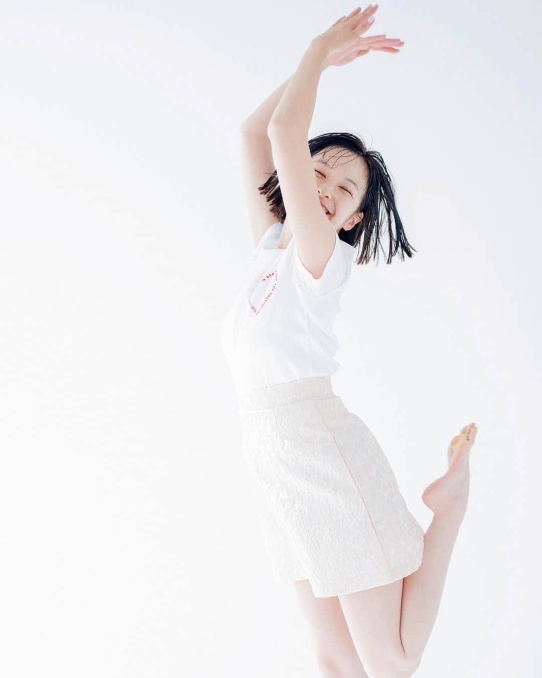 森絵梨佳のインスタグラム：「@ar_magazine 5月号✌🏼  @yurihanamori  @kawashimanozomi_official  @kasaharayuri_st」
