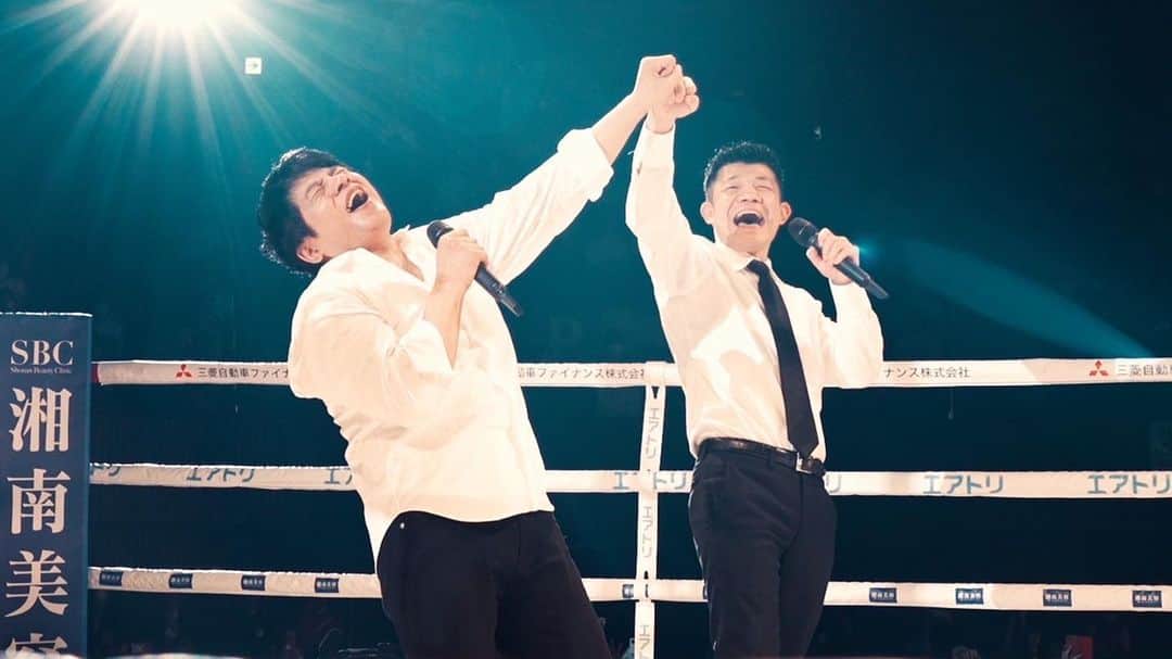 亀田興毅さんのインスタグラム写真 - (亀田興毅Instagram)「まさか呼び込まれてYAH YAH YAHを歌わされると思わなかった。俺は大毅と違って歌は上手くないのに。しかし盛り上がったなぁ。ASKAさんありがとうございました。」4月17日 16時34分 - kokikameda