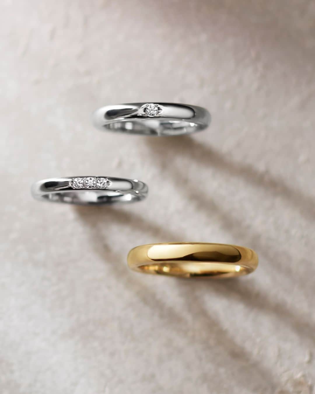 婚約・結婚指輪のI-PRIMO（アイプリモ）公式アカウントさんのインスタグラム写真 - (婚約・結婚指輪のI-PRIMO（アイプリモ）公式アカウントInstagram)「多彩な組み合わせが叶うパーソナルオーダーリング 「オリジンビリーフ」シリーズ。  4種類の幅、素材、ダイヤモンドの数から、 おふたりの個性や好みにぴったりと合う 特別な組み合わせにカスタマイズすることが可能です。  リングの内側を丸みをもって磨き上げる内甲丸仕上げを施し、 着けた瞬間からするりと指に溶け込むような着け心地も特徴。  この上なくシンプルで洗練された美しさと、 素材の無垢な輝き、なめらかな指通りを堪能できるリングです。  ＜結婚指輪＞Origin Belief04 #アイプリモ_オリジンビリーフ ＜結婚指輪＞Origin Belief02 #アイプリモ_オリジンビリーフ ＜結婚指輪＞Origin Belief03 #アイプリモ_オリジンビリーフ  ーーーーー アイプリモの店頭では、ご好評いただいているパーソナルハンド診断を体験いただけます。   ▼ご希望の方はホームページより来店予約をいただくとスムーズにご案内可能です。  @iprimo_official　  ーーーーー  #iprimo #アイプリモ #結婚指輪 #マリッジリング」4月17日 17時00分 - iprimo_official