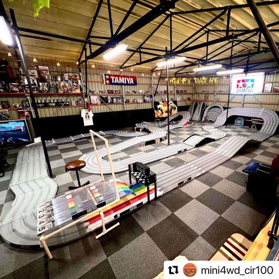 のインスタグラム：「#Repost @mini4wd_cir100 with @use.repost ・・・ 【長野】【軽井沢ハッピーディホビーベース】中軽井沢に店舗、発地に5レーンを設置してます。ステチャレ＆会員様主催レースを定期的に開催！会員常時募集中。ご家族友人で集まって貸切ミニ四駆はいかがですか？観光地(避暑地)でエンジョイしましょう！(投稿：店長)  #ミニ四駆サーキット長野 #ミニ四駆サーキット甲信越北陸」