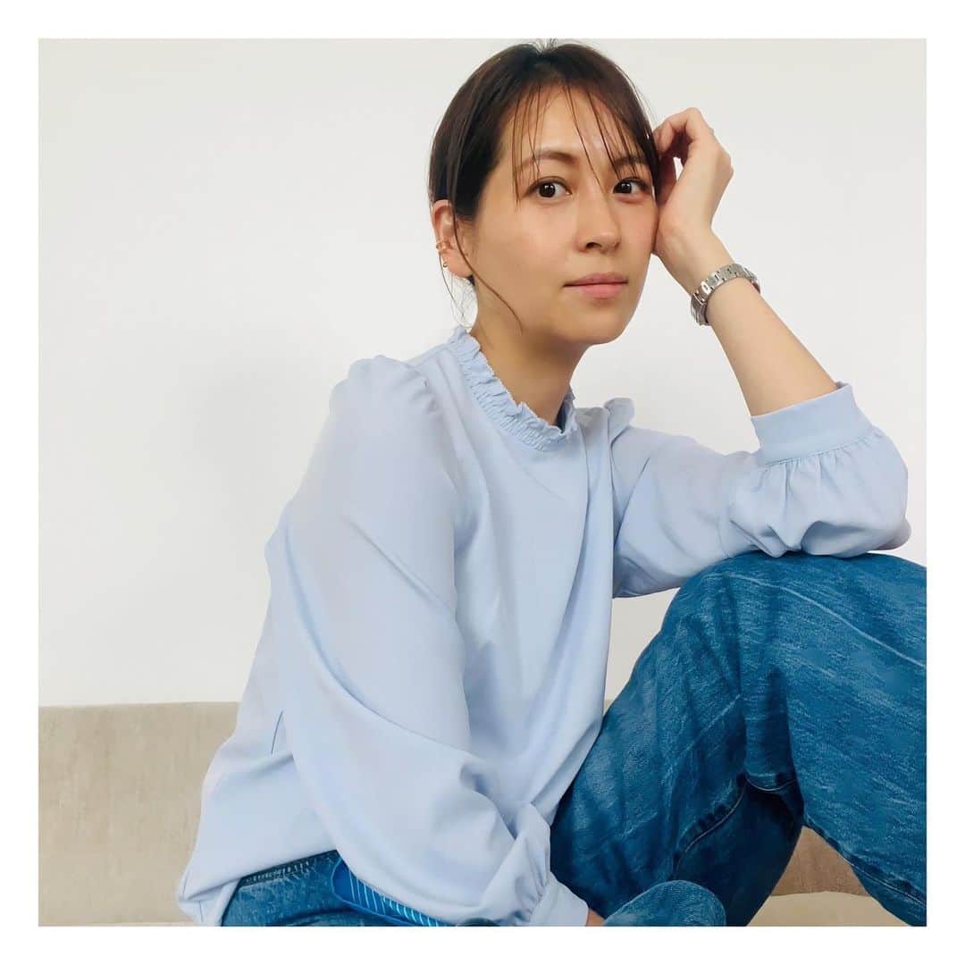 青木裕子さんのインスタグラム写真 - (青木裕子Instagram)「この青とってもきれい。  きれいな色をきて、ご機嫌でいたいものです。なるべく。  #新学期、まだバタバタ」4月17日 17時00分 - yukoaoki_official
