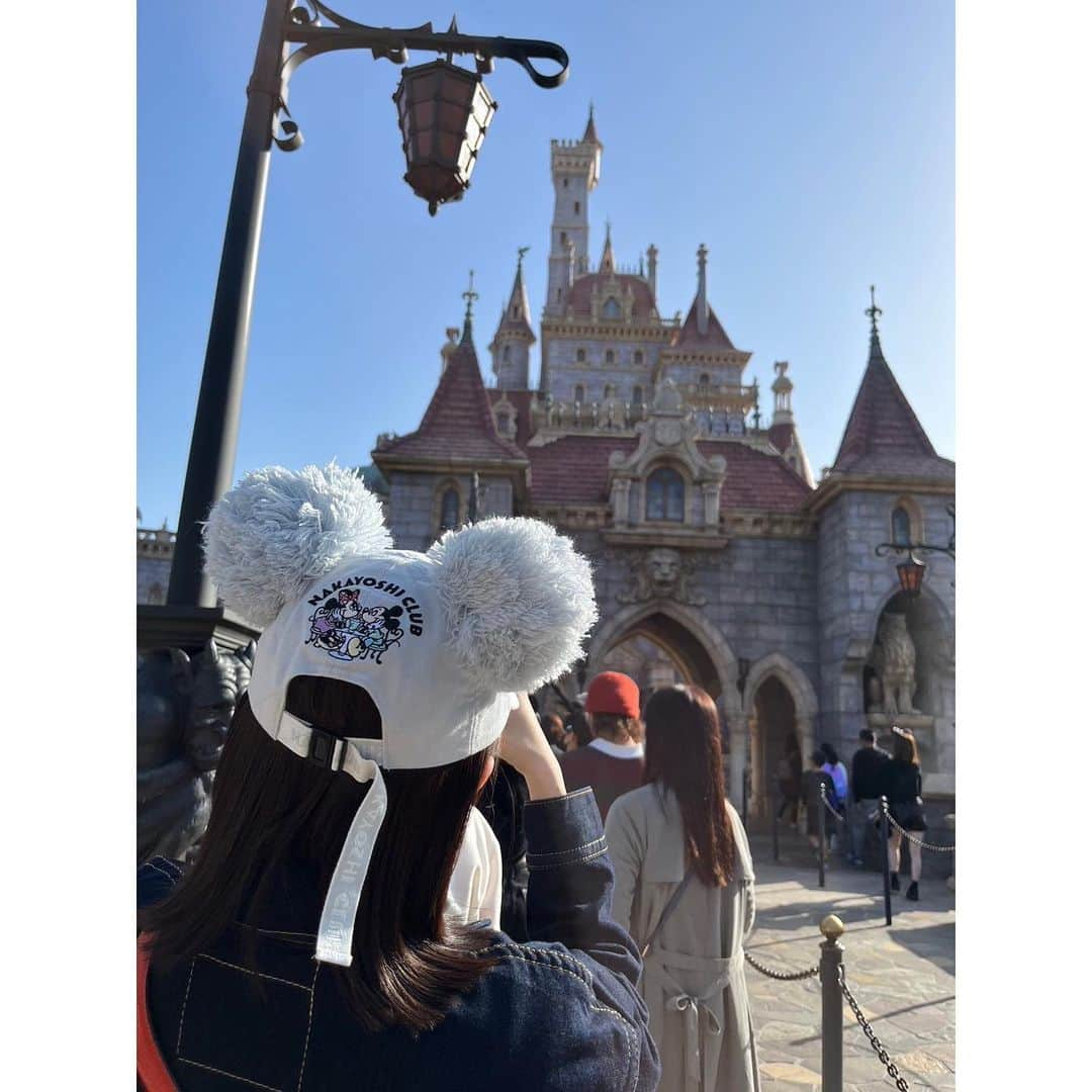 加藤梨里香さんのインスタグラム写真 - (加藤梨里香Instagram)「Disneyland…🐭🏰🤍 . 大好きなふたりと🫶 公演中から絶対に行こうね!! って話していたので 実現してとても嬉しかったです☺︎ . ゆったりと満喫しました💐」4月17日 17時11分 - ririka_kato_