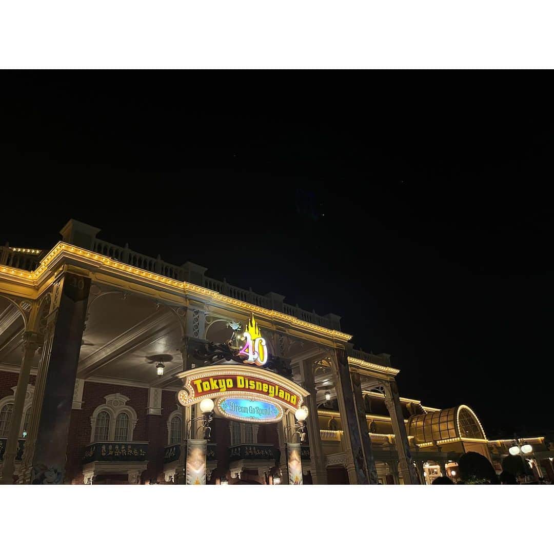 加藤梨里香さんのインスタグラム写真 - (加藤梨里香Instagram)「Disneyland…🐭🏰🤍 . 大好きなふたりと🫶 公演中から絶対に行こうね!! って話していたので 実現してとても嬉しかったです☺︎ . ゆったりと満喫しました💐」4月17日 17時11分 - ririka_kato_