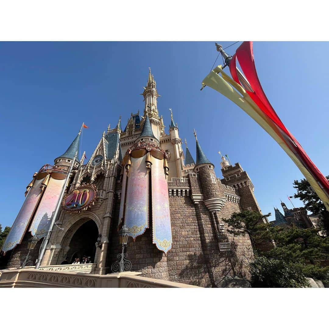 加藤梨里香さんのインスタグラム写真 - (加藤梨里香Instagram)「Disneyland…🐭🏰🤍 . 大好きなふたりと🫶 公演中から絶対に行こうね!! って話していたので 実現してとても嬉しかったです☺︎ . ゆったりと満喫しました💐」4月17日 17時11分 - ririka_kato_