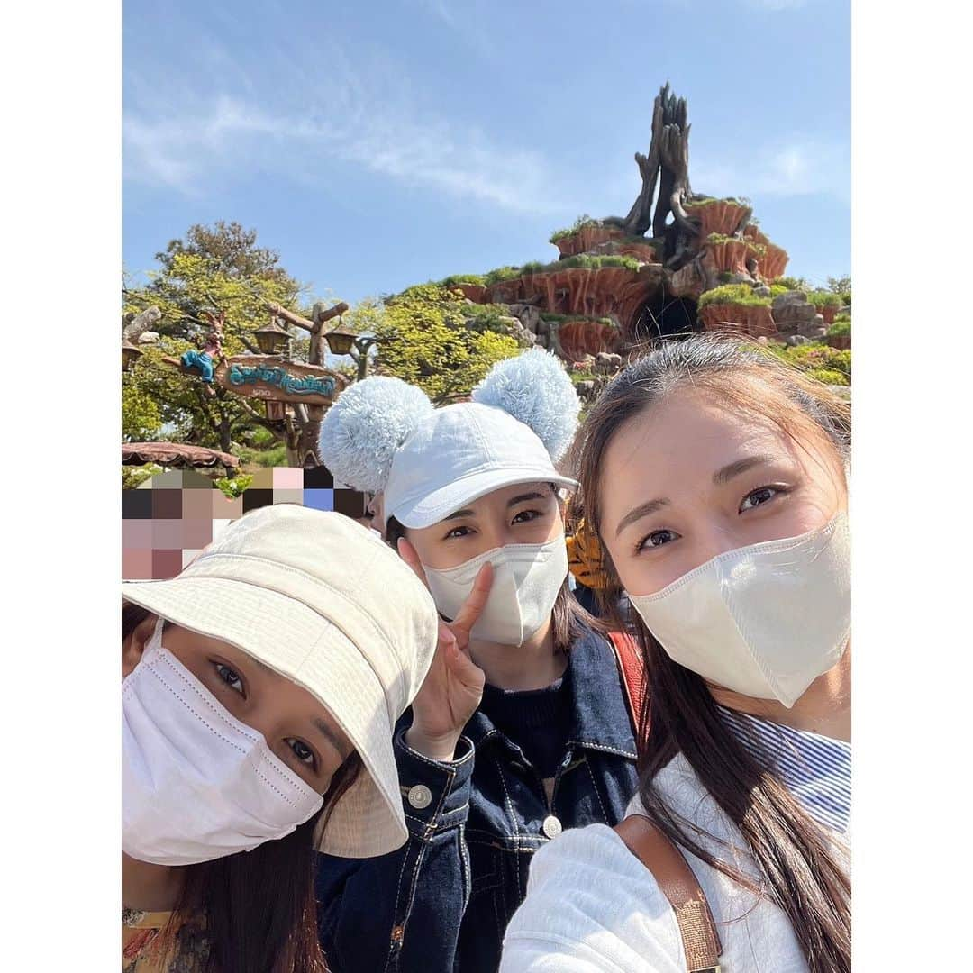 加藤梨里香さんのインスタグラム写真 - (加藤梨里香Instagram)「Disneyland…🐭🏰🤍 . 大好きなふたりと🫶 公演中から絶対に行こうね!! って話していたので 実現してとても嬉しかったです☺︎ . ゆったりと満喫しました💐」4月17日 17時11分 - ririka_kato_