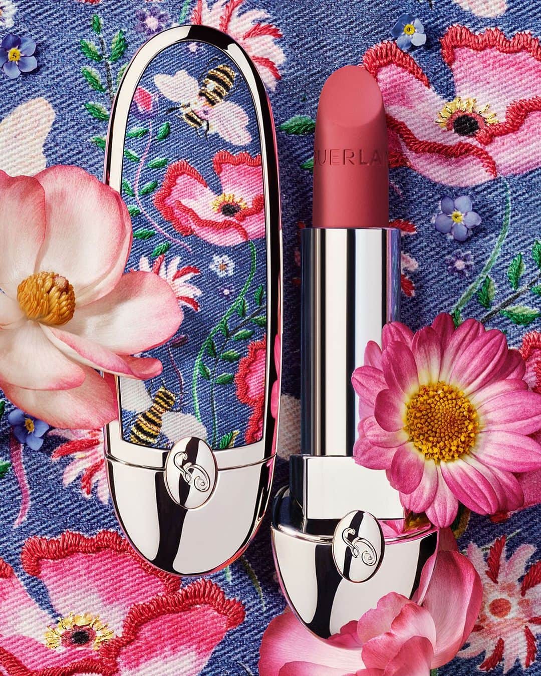 ゲランのインスタグラム：「Rouge G: the Blossom Jean case. The new style icon for summer.​ Delicate flowers in pale pink pop on exquisite blue denim - the perfect counterpart to Rouge G Luxurious Velvet 360 Milky Beige.​  #Guerlain #GuerlainMakeup #RougeG」