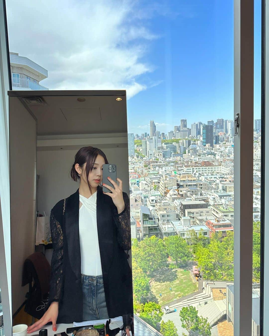 江藤百香のインスタグラム：「iPhone14proデビュー😚🫶  #ootd #outfit」