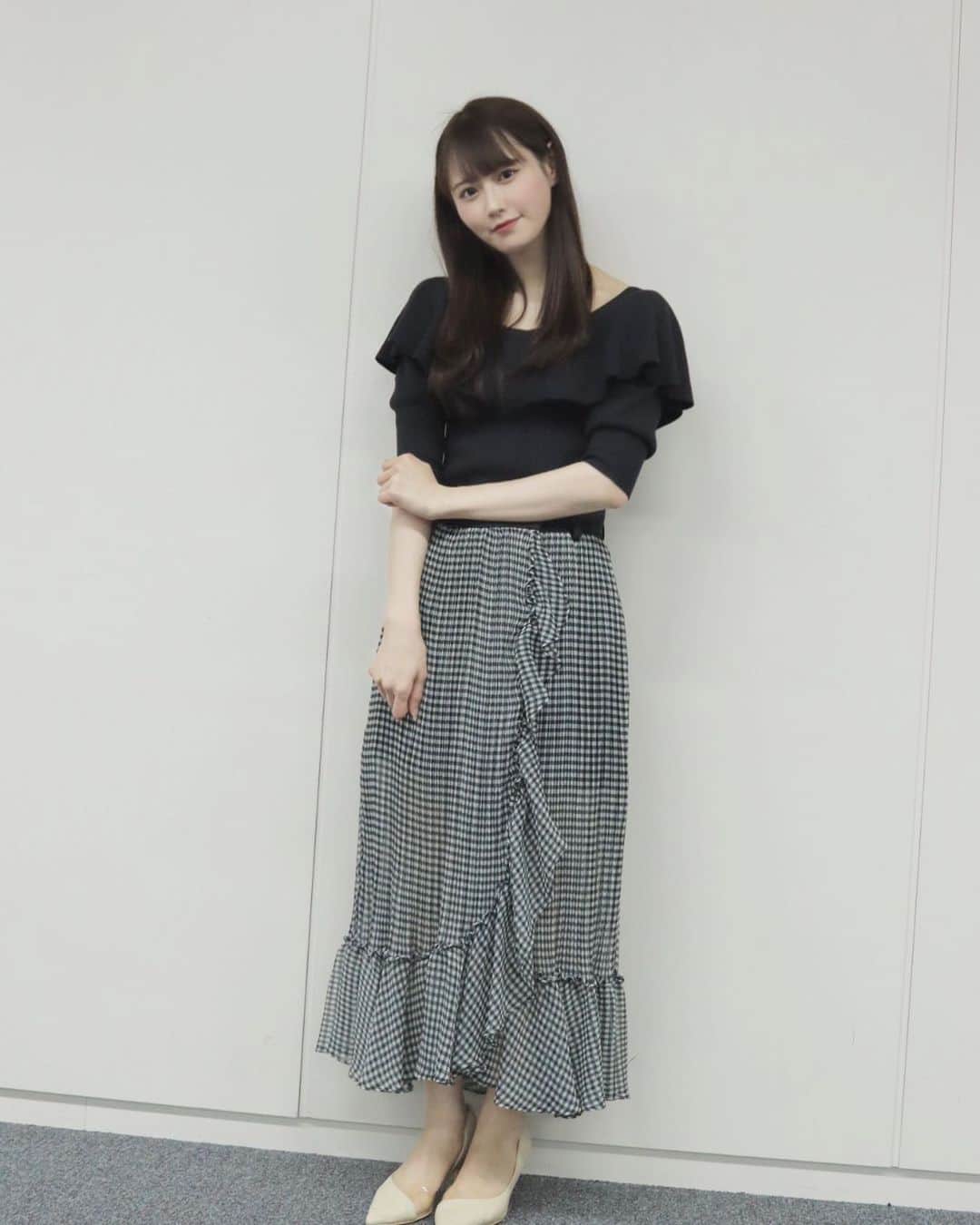 西潟茉莉奈のインスタグラム：「. . 昨日のおしゃべり会のお洋服です！ . . ありがとうございました🙇🏻‍♀️💖 . . tops: #snidel skirt: #snidel pumps: #randa . . #canoneoskissx10i #ootd」