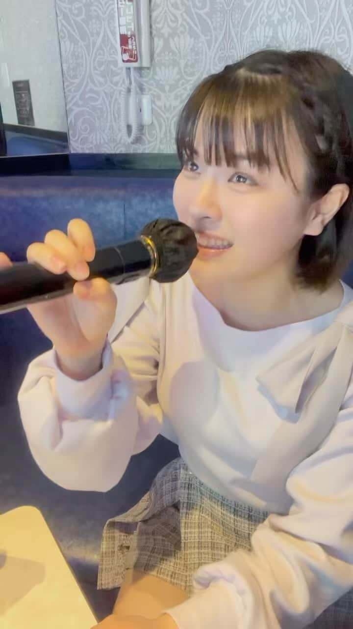 石川鈴菜のインスタグラム：「最近ずっと聴いている、灼け落ちない翼という曲を、友達とカラオケに行った時に初めて歌いました☺️ お友達のコメントが優しい…😢 ほんとにこの曲を歌ったことがなかったので、これから練習します💦  この曲もアニメもすっごく好き♡ 歌詞もいいし落ち着きます😌 ぜひ、本家様聴いてみてください❣️  いつかアニメの声優や歌手になれたらいいなぁ✨️  #Charlotte  #麻枝准  #声優  #アニソン」