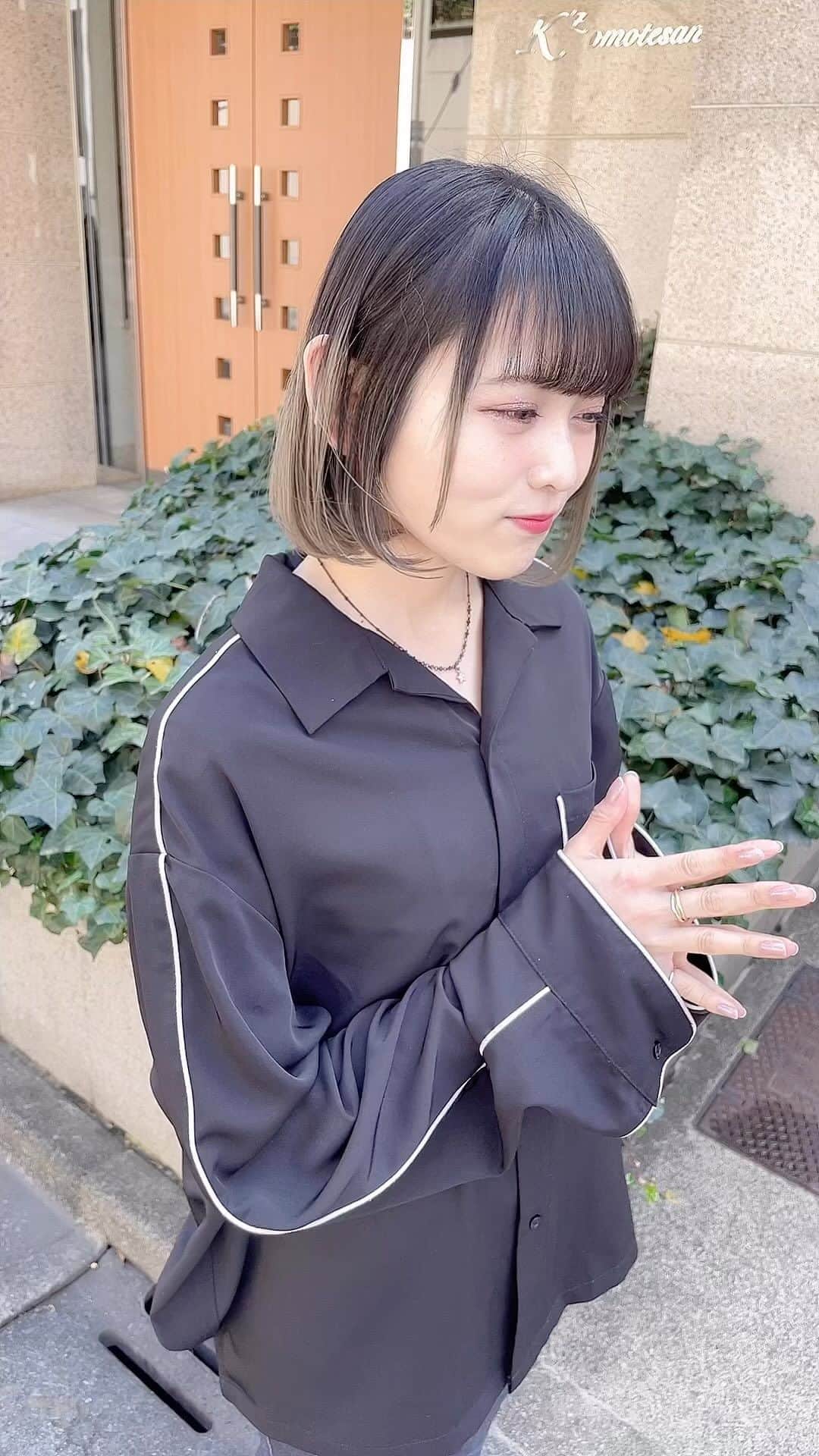 戸奈あゆみのインスタグラム：「髪切った時の動画、アップし忘れてたので、今あげます🫢💕  #japanesegirl #japanese #girl #photography #portrait  #selfie  #被写体 #自撮り #自撮り女子  #自撮り界隈 #model #写真 #フリーモデル #ポートレート女子 #モデル #撮影モデル #大学院 #大学院生」