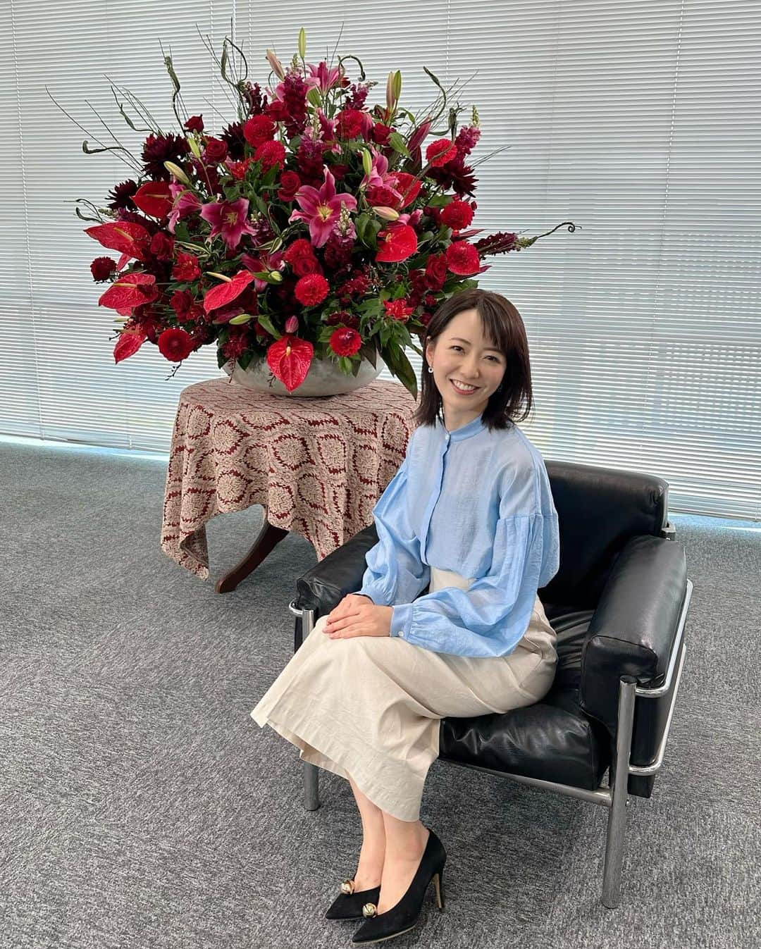 内田嶺衣奈のインスタグラム：「先日、木村拓哉さんにお話をうかがってきました🥺  私はド緊張していたのですが、 木村さんが本当にお話しやすい空気感をつくってくださいました🥲✨  木村さんの思い出のロケ地エピソードや、 新ドラマ「風間公親ー教場0ー」座長としての想いなど、 今日・明日のプライムオンラインTODAYでたっぷりと放送です☺️❣️  #プライムオンラインTODAY #木村拓哉　さん #写真はインタビュー後😂」