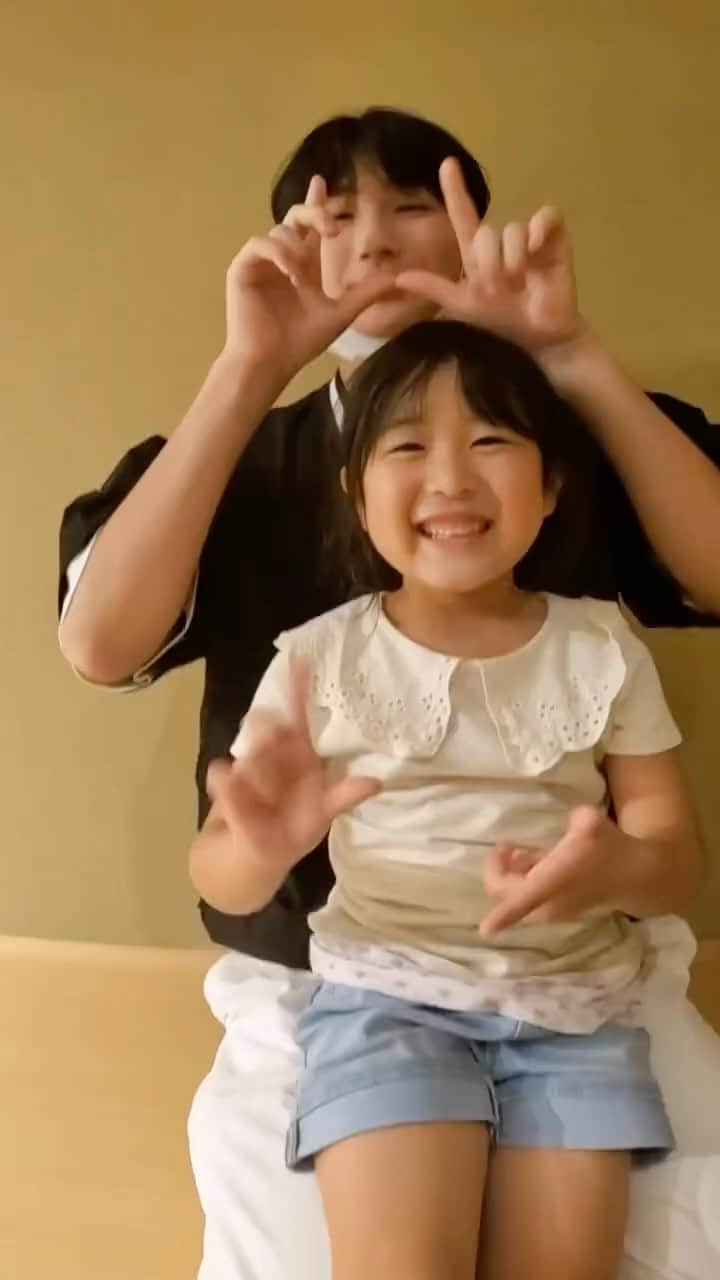 のインスタグラム：「かわいすぎ👼💕👼💕👼💕👼💕 #すずしょうと#すずしょうととは#家族 #brother#family #兄弟」