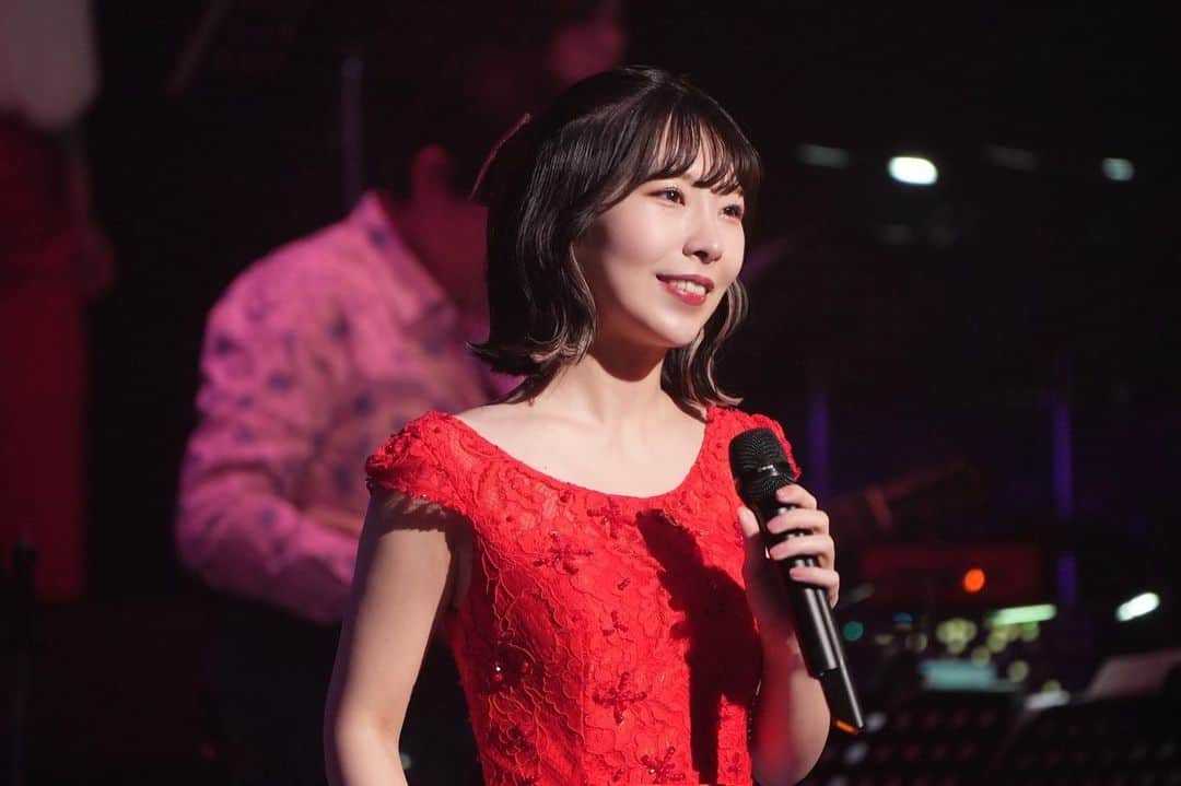 岩佐美咲のインスタグラム：「一昨日のステージ写真💐　　　　　　 　　　　　　　　　　　　　　　　　　　 最後の私笑いすぎw    　　　　　　　　　　　　　　　　　 #ステージ #ライブ #コンサート #ドレス #ワンピース #衣装 #歌 #歌手 #写真 #ボブ #ボブアレンジ #ハーフアップ #インナーカラー #インナーカラーボブ #live #music #singer #dress #japan」