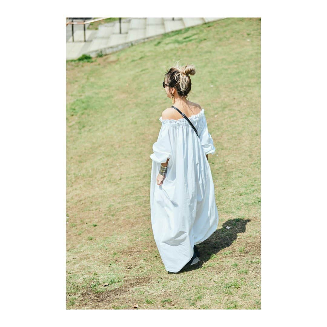藤田敦子さんのインスタグラム写真 - (藤田敦子Instagram)「ㅤ @meisme_design とのドレス。 多分1番自分が着たいシチュエーションでの 撮影がこの時だった。笑  @rainbowdiscoclub はおそらくこの格好でいますので 見かけたら声かけてください。笑  @aki_nine がすごく好きと言ってくれた2枚めの写真。 あきちゃんとRDCに行きたかったなあ😭  19日（水）の23:59でオーダー締め切ります👍 今年のみなさんのお出かけにぜひ連れて行ってね。  #meisme_design」4月18日 9時10分 - blenda0305