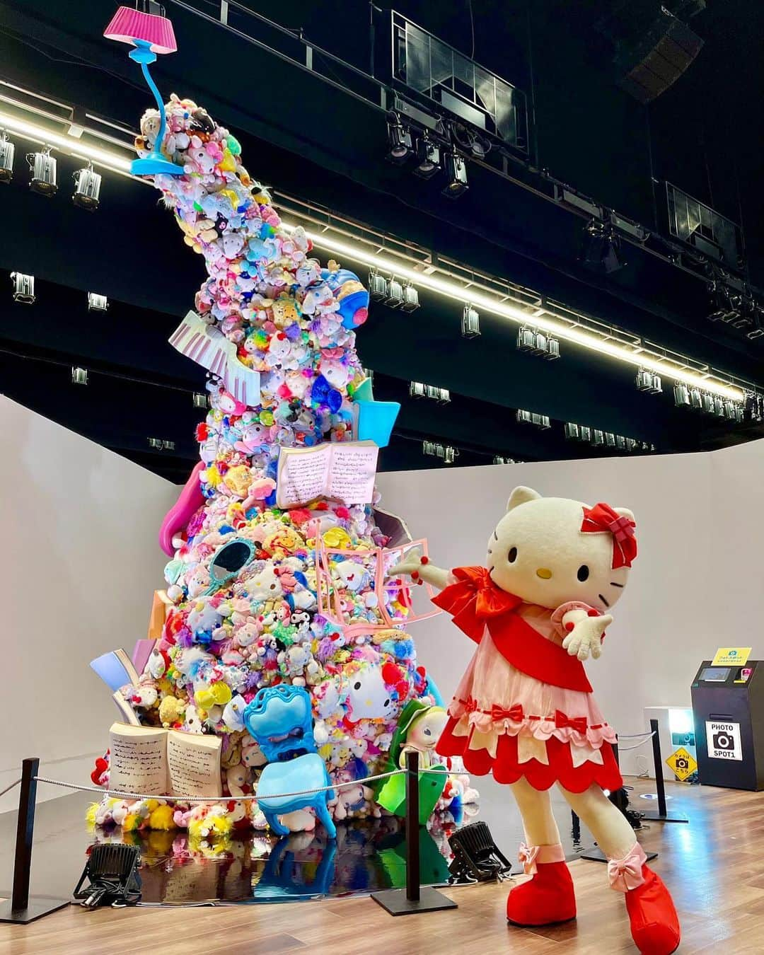 増田セバスチャンのインスタグラム：「📢Sanrio Exhibition "The Beginning of KAWAII" in Yamaguchi. Happy 60th Birthday, Sanrio!! Sebastian's special installation "Unforgettable Tower" is contributing to welcome you at the entrance of this exhibition.   April 14 (Friday) - June 4 (Sunday), 2023 Closed: Tuesday, April 25, Tuesday, May 9, and Tuesday, May 23 Hours of Operation 10:00 - 17:00 (until 19:00 on Fridays and Saturdays) Special extension during holidays: April 29 (Sat) - May 7 (Sun): 9:00 - 19:00 Admission until 30 minutes before closing on each day  📍KDDI Ishin Hall Main Hall (directly connected to the North Exit of Shin-Yamaguchi Station) 1-1-1 Ogunjiwa, Yamaguchi-shi, Yamaguchi  📢サンリオ展が山口でスタートしました！増田セバスチャン「Unfogettable Tower」はエントランスに展示されています。  会期 2023年4月14日(金)～6月4日(日) ※休館日：4月25日(火)、5月9日(火)、5月23日(火) 開館時間 10:00～17:00(金・土曜日は19:00まで) ※GW特別延長：4月29日(土)～5月7日(日)：9:00～19:00まで延長 ※入場は各日閉場の30分前まで  会場 KDDI維新ホール　メインホール【新山口駅北口直結】 山口市小郡令和一丁目1番1号  #sebastianmasuda #増田セバスチャン #サンリオ展 #サンリオ展ニッポンのカワイイ文化」