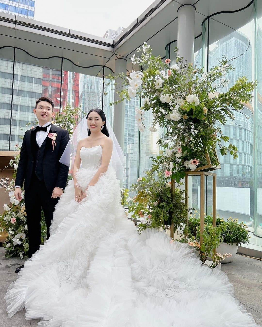 賀軍翔さんのインスタグラム写真 - (賀軍翔Instagram)「親愛的妹妹大喜之日🎉🎊🫶#happywedding #滿滿的祝福 #鐘馗嫁妹🤣#百年好合永結同心❤️ #感觸萬分#家有喜事 #765ltspider #rollsroyce #thankseveryone #20230415」4月17日 18時07分 - ho_mike