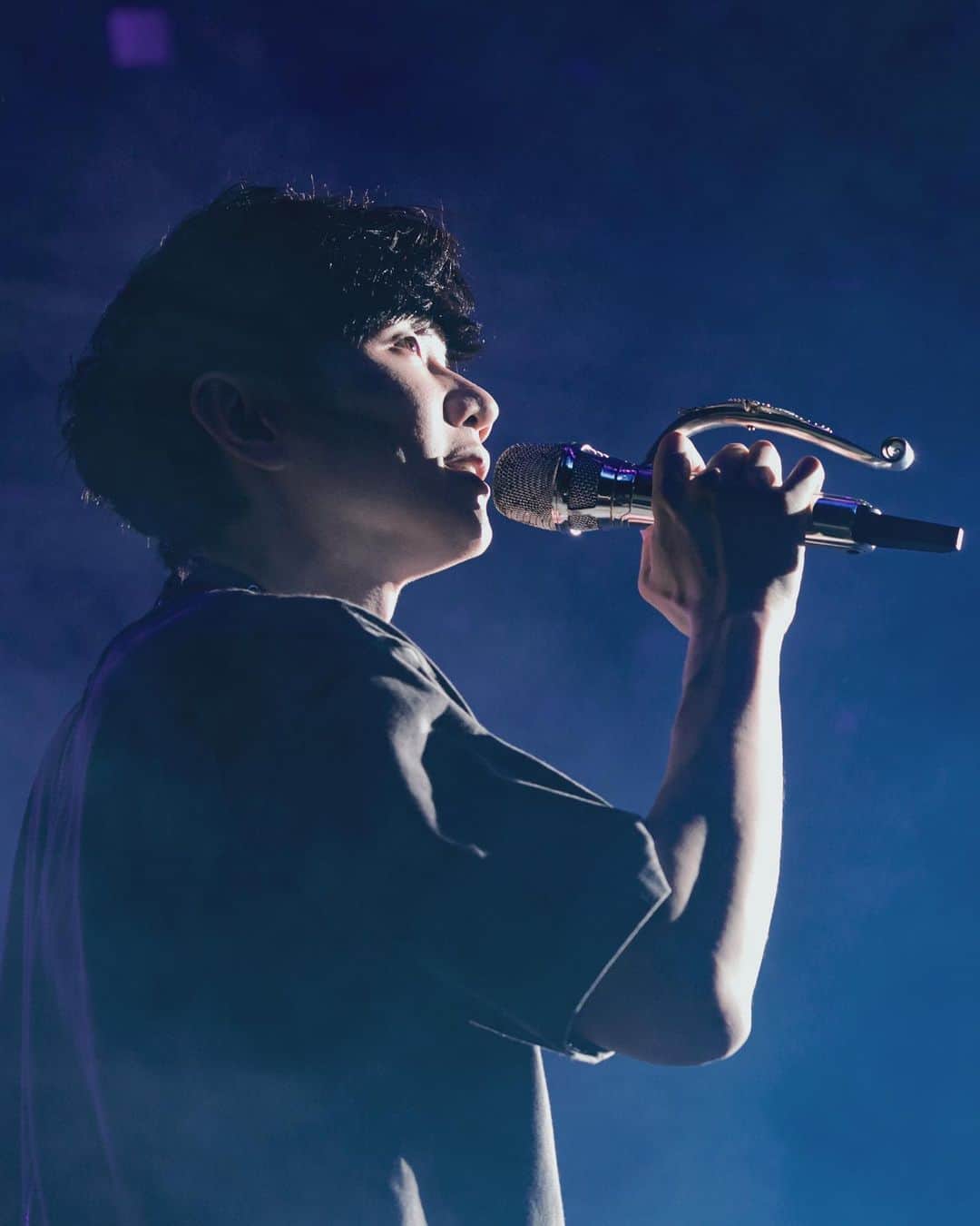 林俊傑のインスタグラム：「A beautiful night in Sydney, to complete our Australian JJ20 World Tour! Next up, Bonjour Paris!  JJ20悉尼站圓滿了澳洲行！謝謝你們的陪伴與熱情！ 準備好了巴黎， 與你們相約0425～  #roadtoJJ20 #JJ20WorldTour」