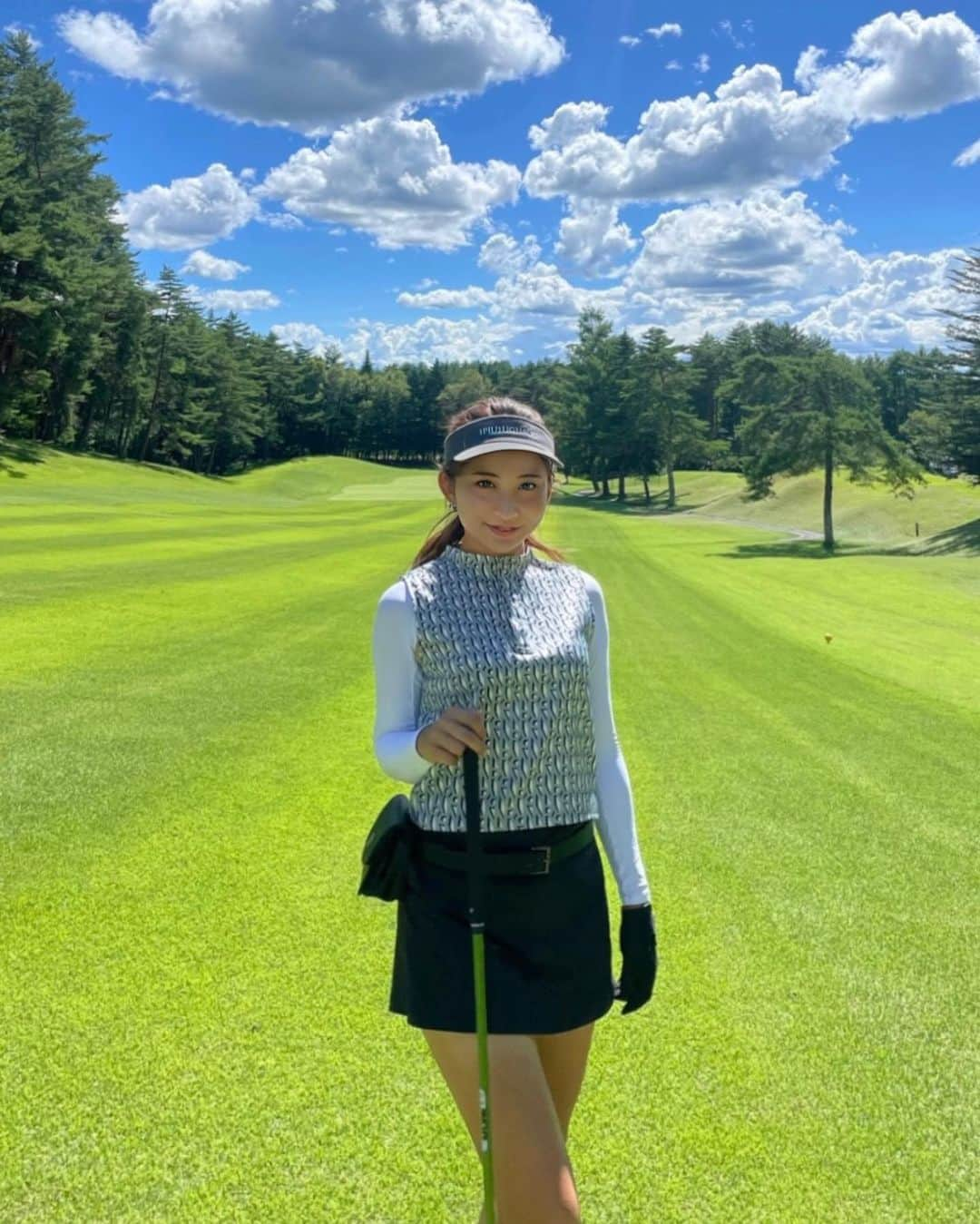 YUKAさんのインスタグラム写真 - (YUKAInstagram)「記憶に残るゴルフ場⛳️🌈🌼  長野県 #蓼科高原カントリークラブ  ゴルフ場の緑の美しさに感動🥹🥹🌿💕 3枚目の写真、加工なしで絵画みたい。標高が高いから雲が近くて絶景だったなぁ🥹🫶✨  去年だから髪も長い🐴🐴✨  #golf#golfwear#golfer#高尔夫球#ゴルフ#ゴルフ好き#長野ゴルフ#長野県ゴルフ#ゴルフコーデ#ゴルフグッズ#ゴルフウェア#ゴルフファッション#ゴルフスカート#ゴルフ女子#ゴルフ好きな人と繋がりたい#福岡ゴルフ女子#九州ゴルファー#ゴルフファッション#ルコックゴルフ」4月17日 19時00分 - yuka_golf_glam