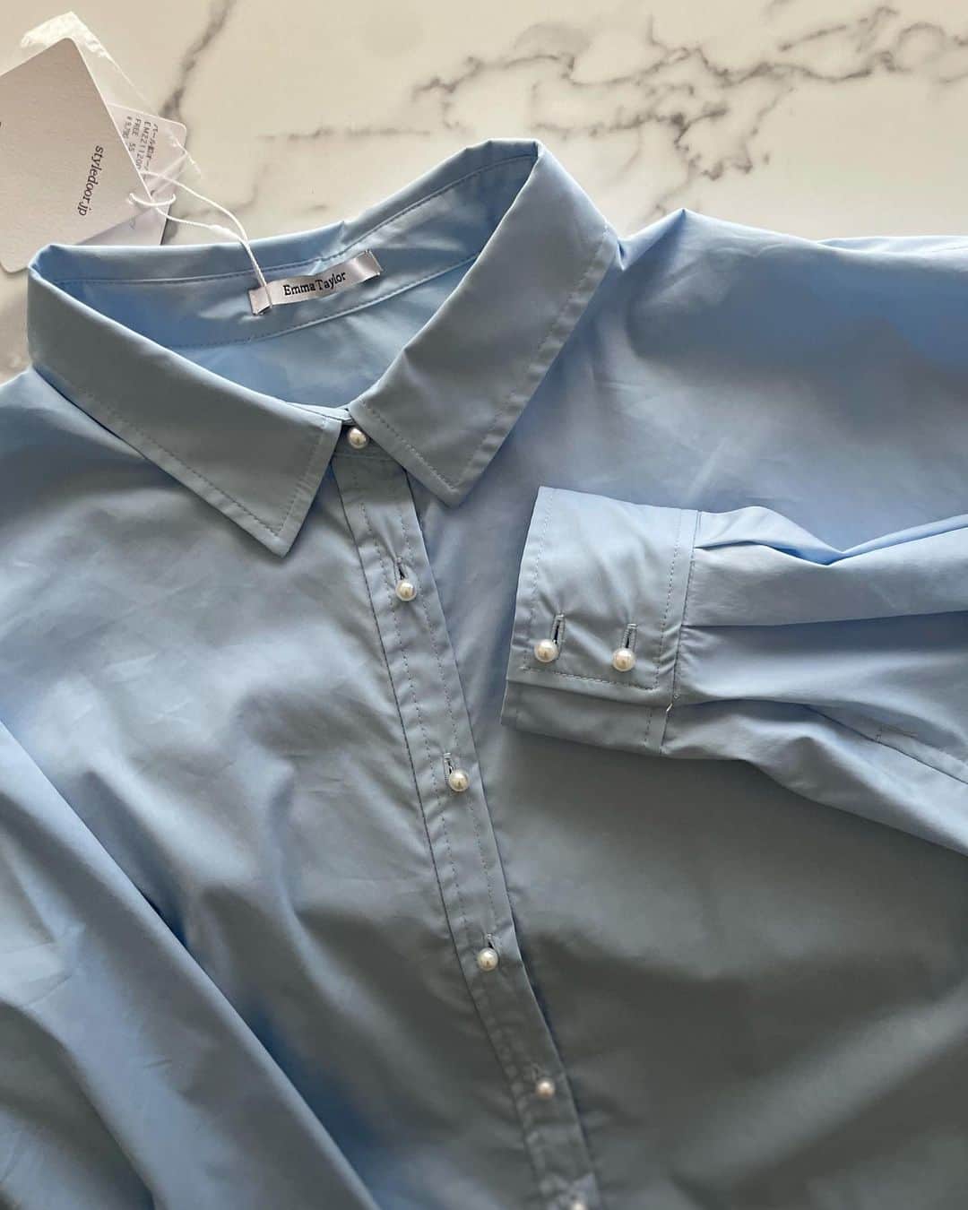puu326さんのインスタグラム写真 - (puu326Instagram)「𝚄𝙽𝙸𝚀𝙻𝙾 #リネンブレンドタックワイドパンツ  #着回し  シャツコーデ BLUE×BLACKの好きな色合わ☺️💙🖤  #emmataylor のパールシャツ  オーバーサイズで可愛い♡  tops・bottom…@uniqlo #uniqlo shirt…@styledoor_official  bag…#bottegaveneta  sandal…#manacraftshoes  #uniqloコーデ #uniqlo購入品 #uniqlo2023ss #タックワイドパンツコーデ #シャツコーデ#キャップコーデ #高身長女子コーデ #プチプラ高見えコーデ #アメリカンスリーブ #大人コーデ #オトナ女子 #高見えコーデ #きれいめカジュアル#海外ファッション」4月17日 18時08分 - puu326