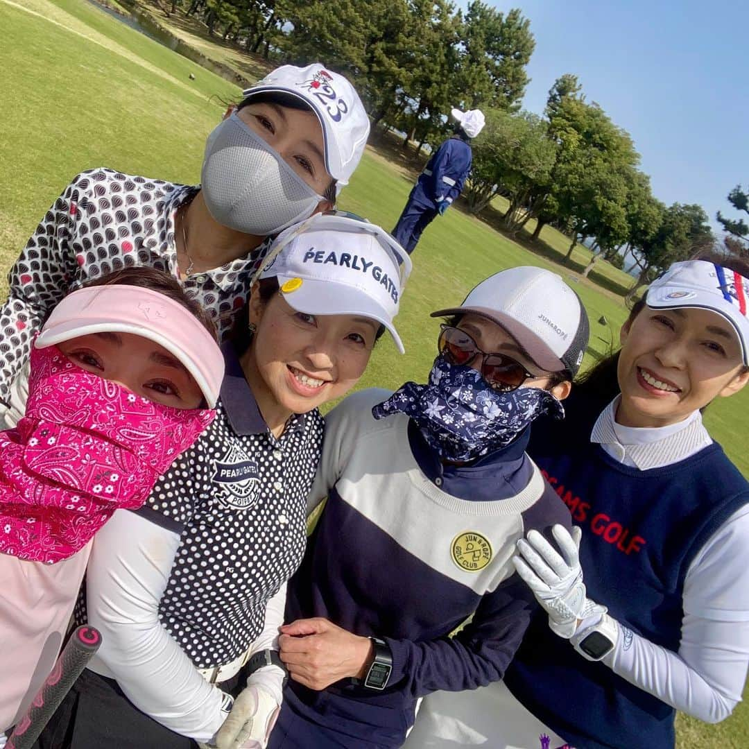 落合由佳さんのインスタグラム写真 - (落合由佳Instagram)「.✳︎ 母に誘われ、参加したコンペ⛳️ まさかの🤣🤣💖 皆様お世話になりました🙇‍♀️ . . #ゴルフコンペ⛳️ #千代田区  #初のパンツスタイル 挑んでみたら #まさかの🤣  #一緒に回ってくださった皆様ありがとうございました✨」4月17日 18時30分 - yuka.ocha