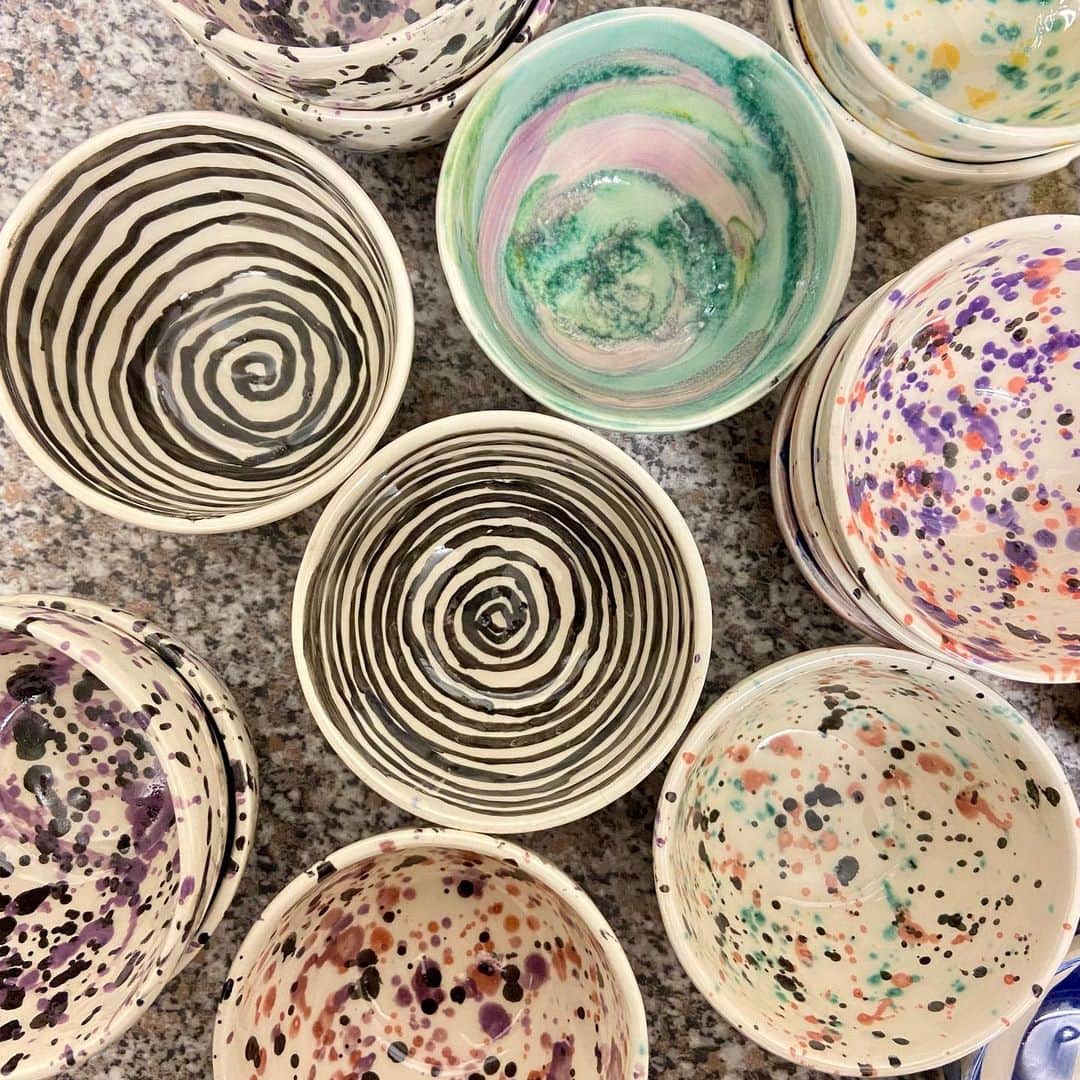 スタースタイリングさんのインスタグラム写真 - (スタースタイリングInstagram)「Painted some bowls… 🍚🥣🍲 #handpaintedbowl #ilovecolors #ceramicbowl #starstyling」4月17日 18時27分 - starstylingworldwide