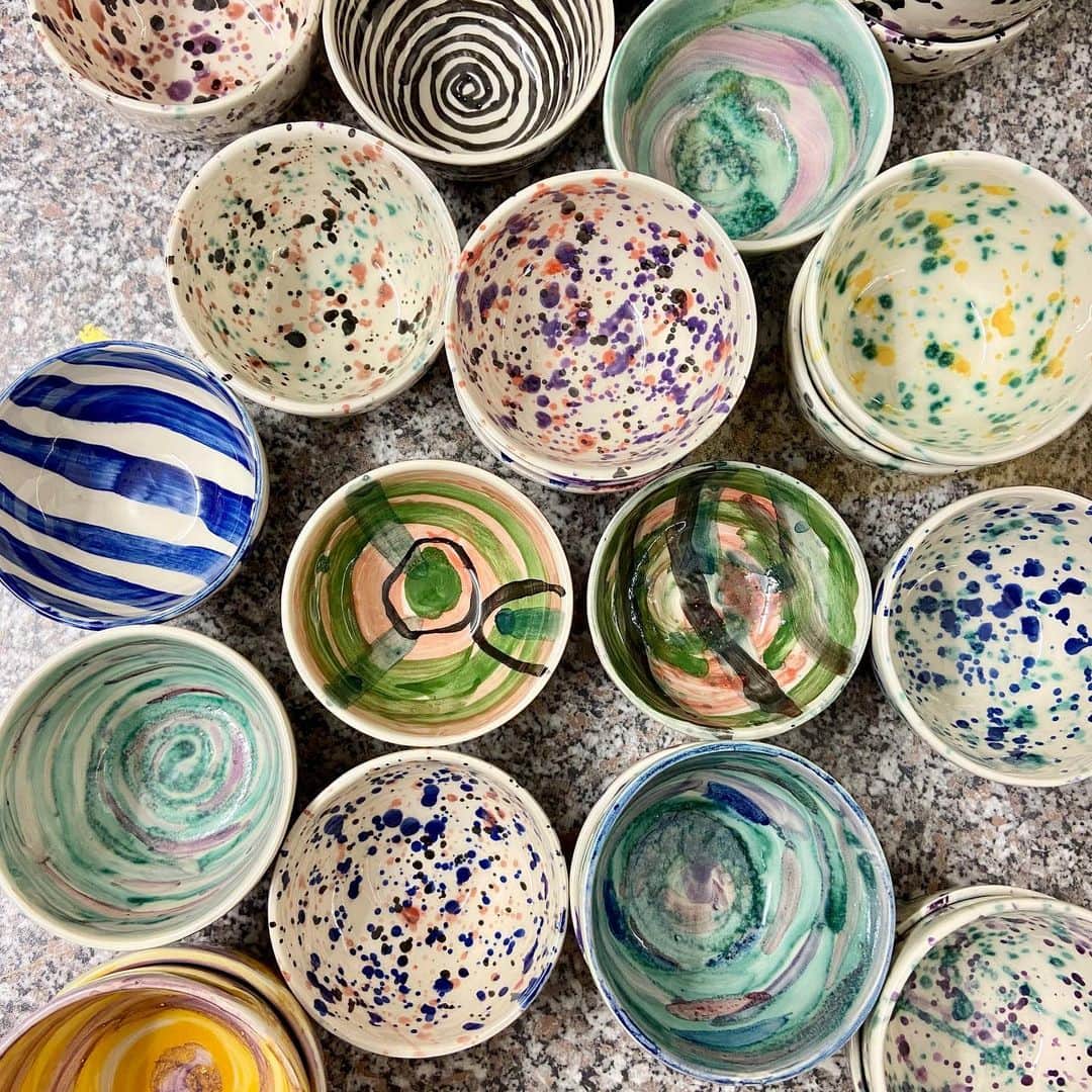 スタースタイリングさんのインスタグラム写真 - (スタースタイリングInstagram)「Painted some bowls… 🍚🥣🍲 #handpaintedbowl #ilovecolors #ceramicbowl #starstyling」4月17日 18時27分 - starstylingworldwide