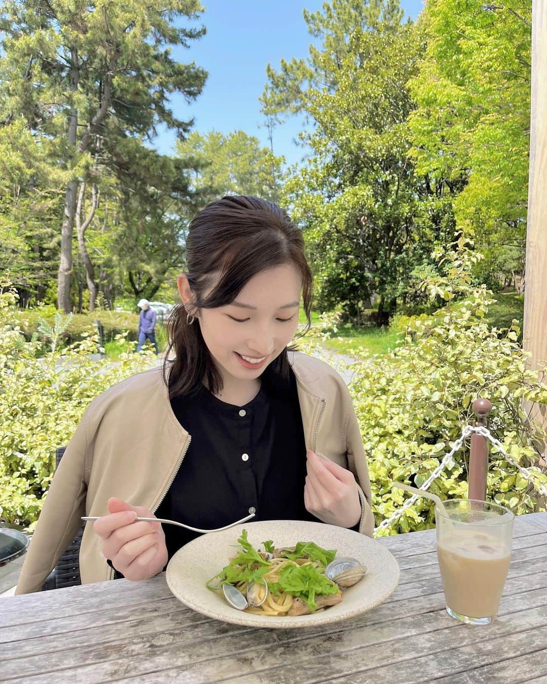 吉田沙弥香のインスタグラム：「🏷park in cafe bird tree 🤍  南千里公園の中にあるカフェ🌿 ランチは選べるパスタ・前菜・パン🥐🍝  緑に囲まれて優雅なランチでした😌✨  #バードツリー  #バードツリーカフェ」