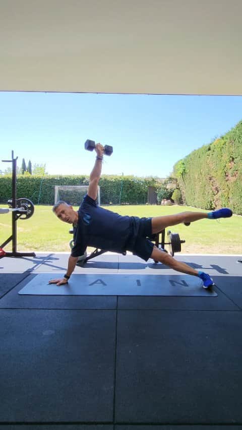 ルイス・ハビエル・ガルシア・サンスのインスタグラム：「MONDAY !! Have a beautiful week guys. Good way to start it with this routine of core, abs and obliques. Give it a go !! #Monday #routines #MoreThanaGame」